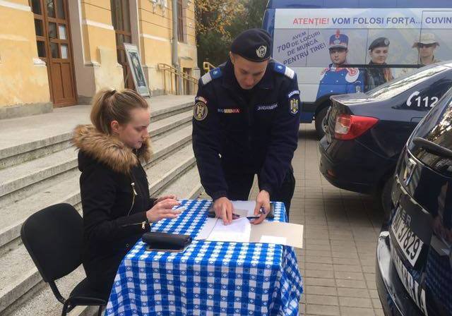 Aproape 80 de tineri botoşăneni interesaţi de o carieră în Jandarmeria Română