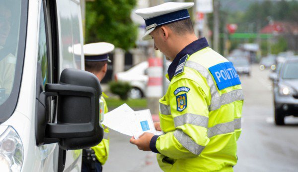 VEŞTI PROASTE! Poliţia a intensificat controalele. SUTE de persoane legitimate bunuri confiscate şi amenzi usturătoare…