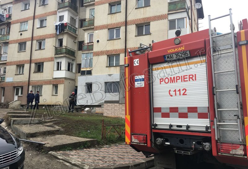 Momente de panică printre locatarii unui bloc din Dorohoi. Foc într-o garsonieră de pe strada Zadurovici