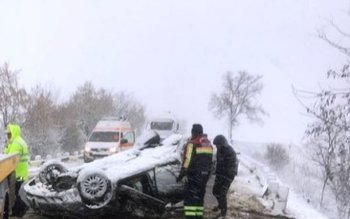 Cisternă împotmolită și mașini ieșite …