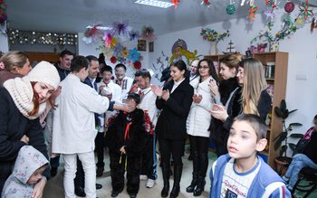 Tinerii liberali, mesagerii lui Moş …