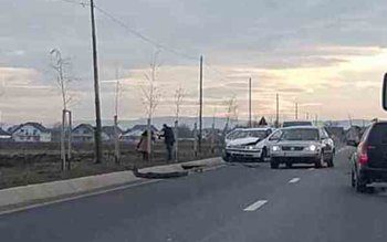 Accident la Dumbrăveni! Două mașini …