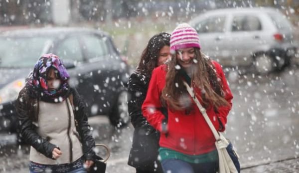 Week-end cu vreme de iarnă autentică: informare meteo de ninsori și vânt intens