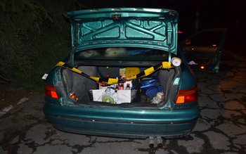 Ţigarete de contrabandă ascunse în …