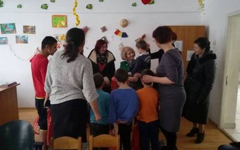 Social-democratele au împărțit daruri copiilor …