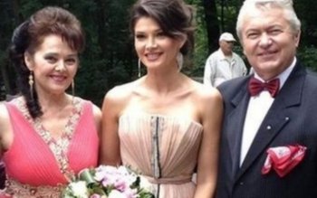 Mama Alinei Pușcaș dă în …