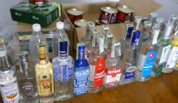 Tânără de 25 de ani amendată pentru contrabandă cu alcool