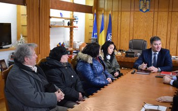 Întâlnire convocată de prefect cu …