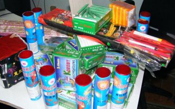 Articole pirotehnice deținute ilegal, confiscate …