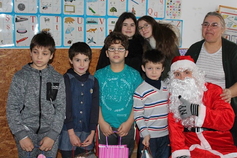 „Să fim buni de Crăciun” activitate de voluntariat la Școala Profesională Specială „Sfântul Stelian” Botoșani - FOTO