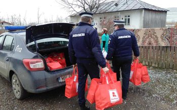 Cadouri de la jandarmi pentru …