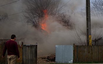 Două locuințe cuprinse de flăcări …