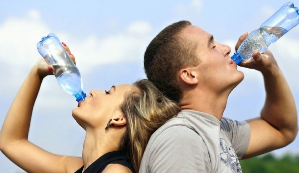 Apa te ajută să slăbești dacă știi cum să o bei