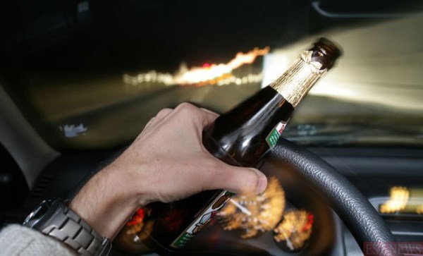Șoferi amețiți de aburii alcoolului sancționați de polițiști în prima zi de Crăciun