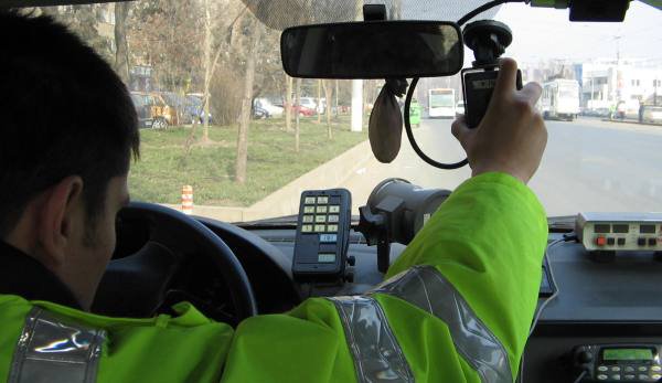 Radarele polițiștilor, date peste cap de Crăciun: Trei șoferi, prinși cu peste 110 km/h