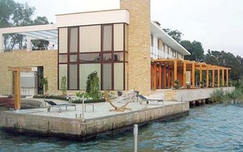 Cât de luxoasă e vila …