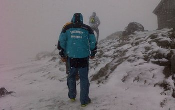 Turiști botoşăneni salvaţi după ce …