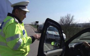 Infractori voiajori depistaţi de poliţiştii …
