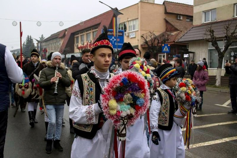 Trofeu câștigat pentru autenticitate de către ansamblul Poenița din Vorona - FOTO