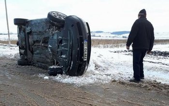 Neatenția și zăpada l-au costat …