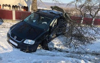 Accident grav! Două mașini au …