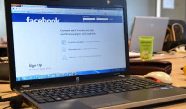 Atenție la ce scrieți pe Facebook! Un bărbat a fost amendat după ce a jignit un polițist