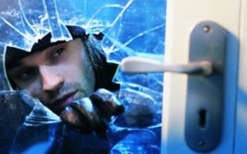 Hoț prins în flagrant de …