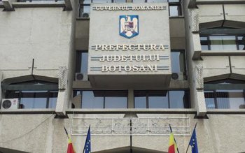 Revoluţionarii aşteptaţi la Palatul Administrativ …