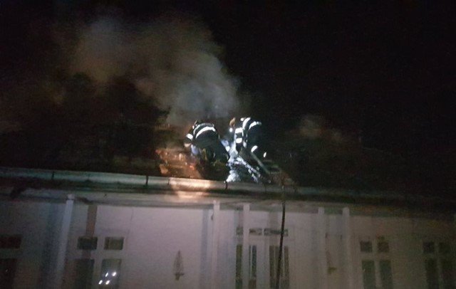 Casă cuprinsă de flăcări la Nicșeni! Intervenție promptă a pompierilor - FOTO
