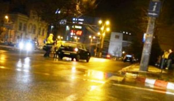 Accident pe o trecere de pietoni din Botoșani: Adolescentă lovită în plin de o mașină!