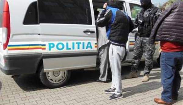 Polițiștii botoșăneni au mai prins un grup de escroci voiajori
