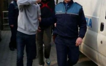 Trei tineri cercetați după ce …