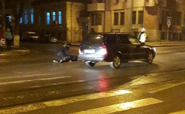 Accident pe o trecere de pietoni din Botoșani. Femeie în stare gravă după ce a fost lovită de o mașină!