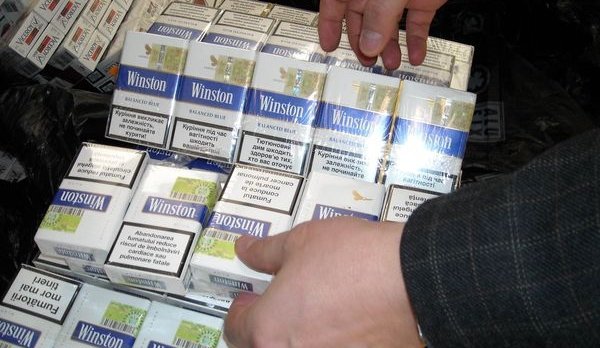 Bărbat din Botoșani cercetat pentru contrabandă cu ţigări