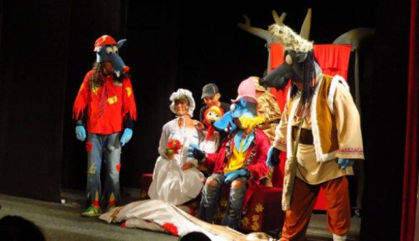 Scufiţa Roşie vine la Teatrul „Vasilache” Botoșani