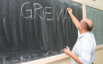 Sindicaliştii din Educaţie ameninţă cu …