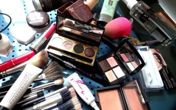 Ce pericole pandesc in trusa …