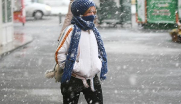 Vremea schimbă foaia! Se întorc ninsorile şi gerul!