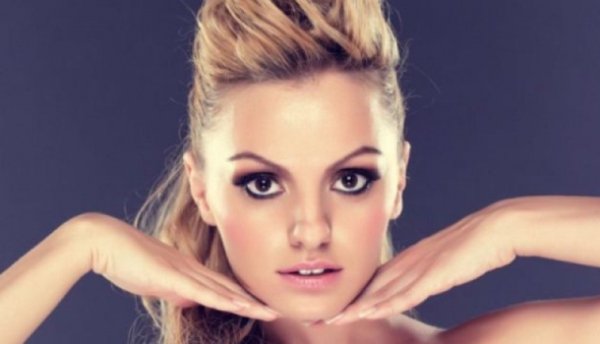 Alexandra Stan, în mijlocul unui scandal incredibil. Ce a ajuns să facă, din cauza banilor