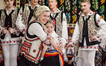 Şezătorile iernii la Curteşti - …