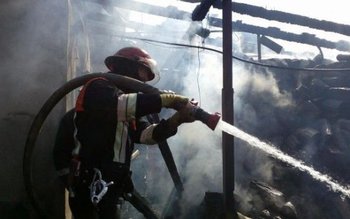 Locuinţe aprinse de coşuri de …