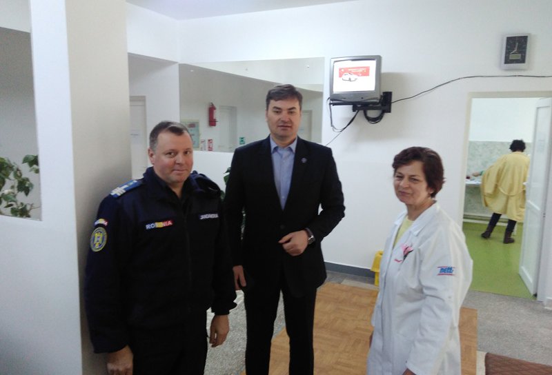 Un altfel de mărţişor de la prefectul Dan Șlincu - FOTO