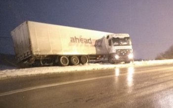 Doi stâlpi distruși de un …