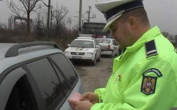 Infractori voiajori depistaţi de poliţişti