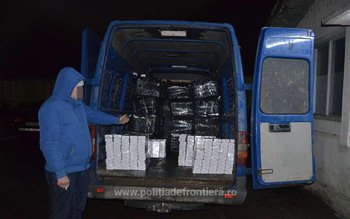 Țigări de contrabandă ascunse sub …