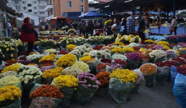 Percheziții la vânzătorii de flori înainte de 8 martie