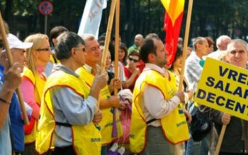 Funcționarii publici și personalul contractual …