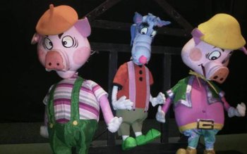 Cei trei purceluşi la „Vasilache” …