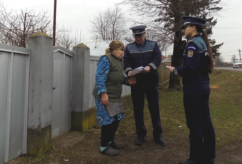 Activităţi preventive desfăşurate de poliţişti în comuna Vorona - FOTO