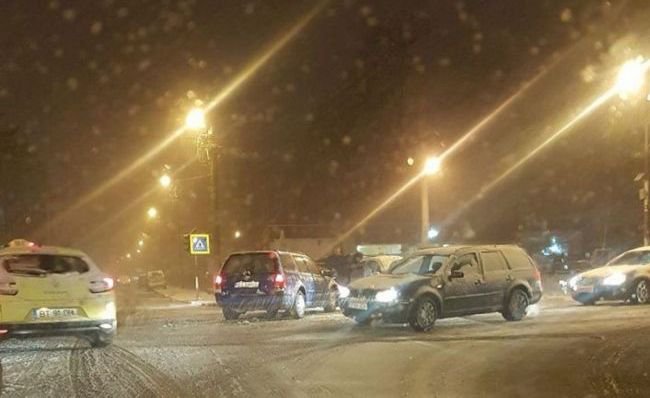 Accident pe Bulevardul Mihai Eminescu! Două autoturisme s-au ciocnit, ca urmare a neacordării de prioritate